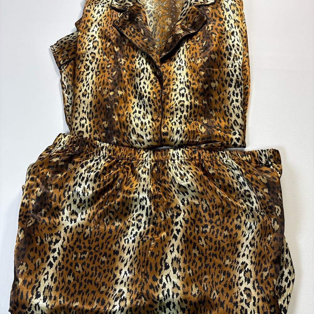 Ivy & Annabelle Wild Animal Print Intimates sleep set